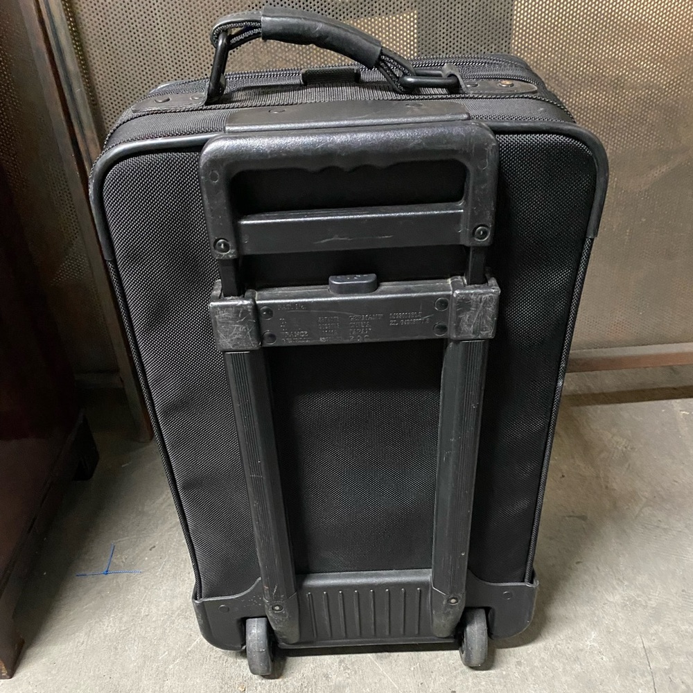Briggs & Riley Carry On Suitcase - Picture 8 of 10